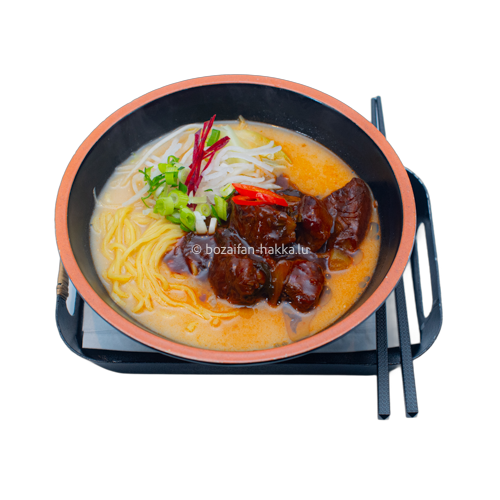 Soupe de nouilles au bœuf braisé au soja
